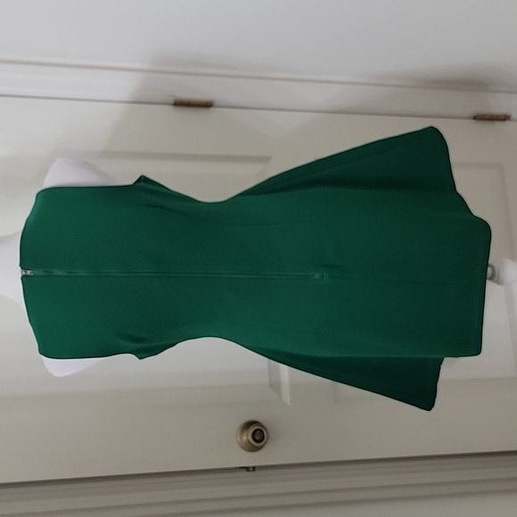 Chandi & Lia Size M Green Diagonal Ponte Fit & Flare Dress w/ Peek-a-boo Cutout - Picture 4 of 16